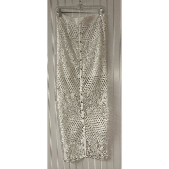Fashion Nova Dresses & Skirts - Fashion Nova white lace skirt sz Large
